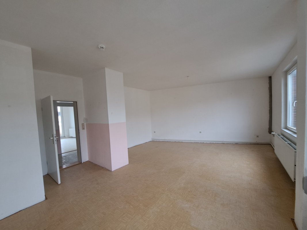 Große 4-Zimmer-Wohnung mit Balkon in Bremerhaven-Lehe!