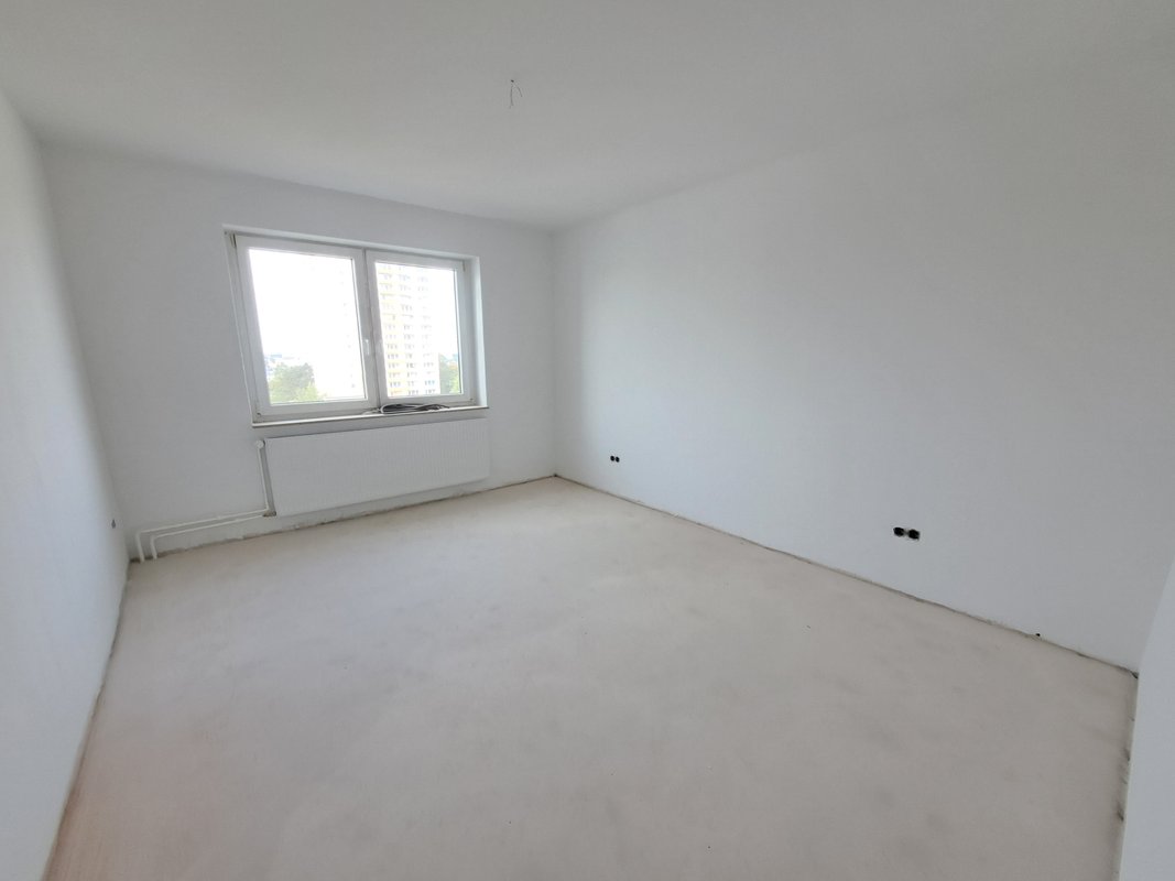 Mit Fahrstuhl, Hafenblick & verglastem Balkon! Renovierte 4-Zimmer-Wohnung in Bremerhaven-Lehe!