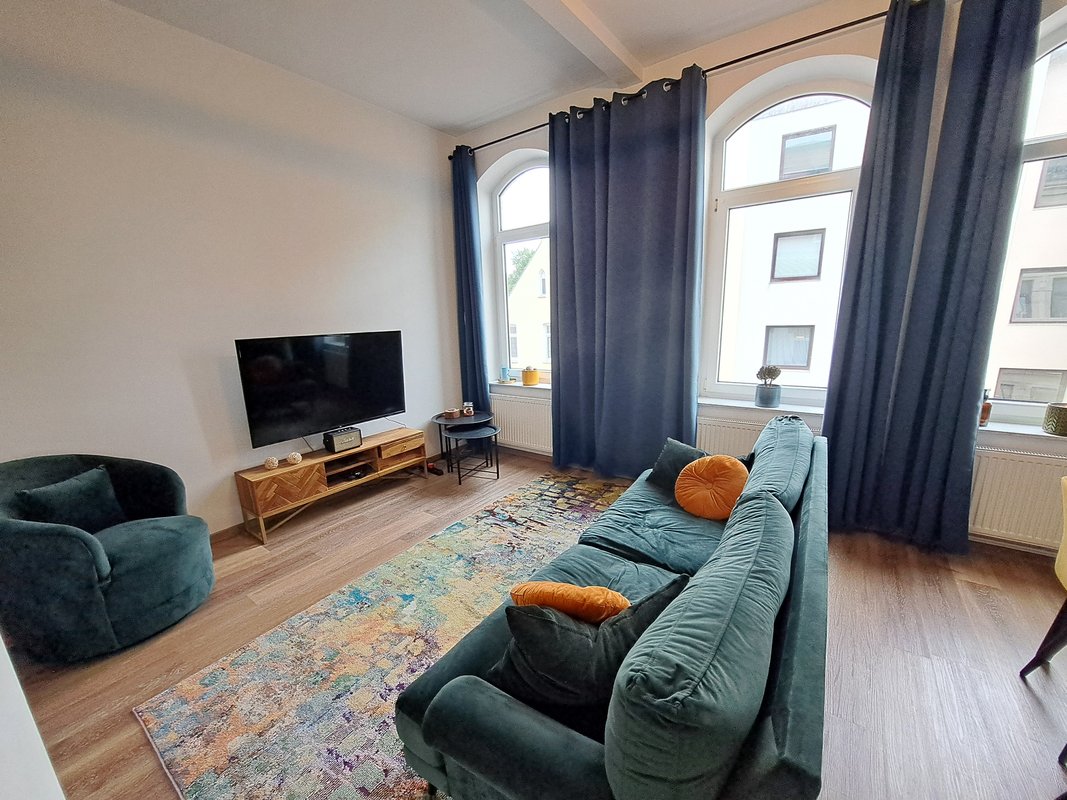 Renovierte 3-Zimmer-Wohnung mit Balkon und Dusche inkl. Altbaucharme in Bremerhaven-Lehe!