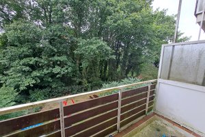 Renovierte 3-Zimmer-Wohnung mit Balkon und Dusche inkl. Altbaucharme in Bremerhaven-Lehe!