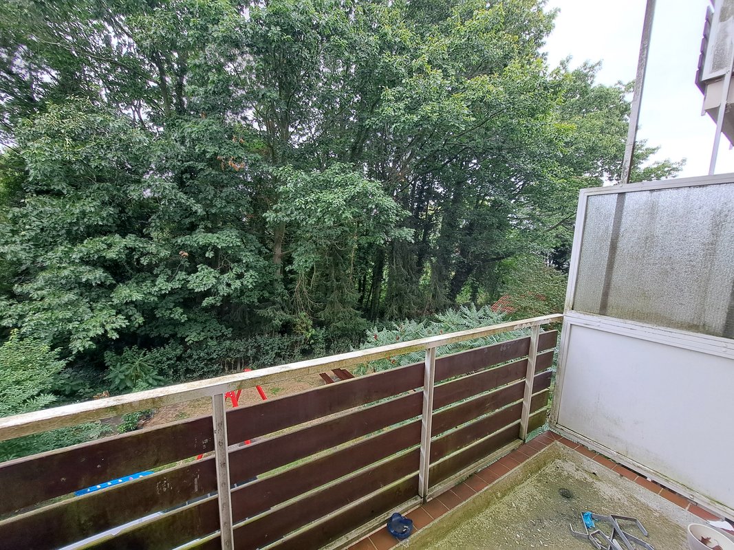 Renovierte 3-Zimmer-Wohnung mit Balkon und Dusche inkl. Altbaucharme in Bremerhaven-Lehe!
