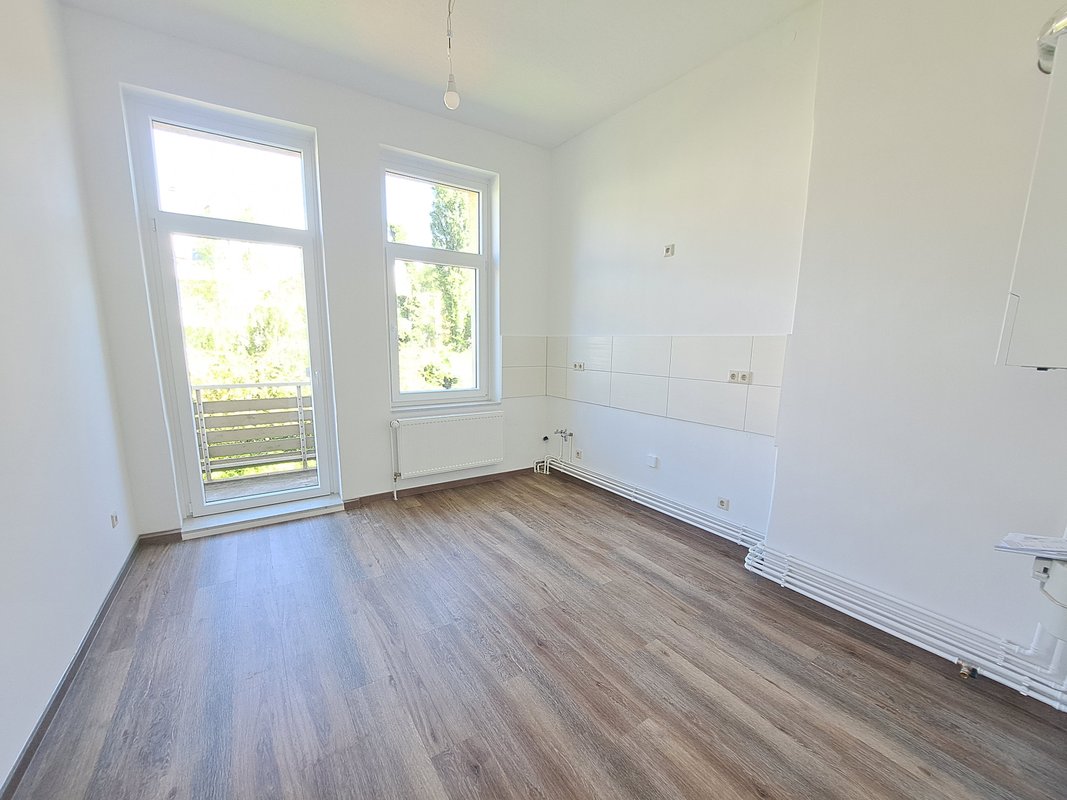 Erstbezug! Modernisierte 4-Zimmer-Wohnung mit Balkon und Dusche in Bremerhaven-Lehe!