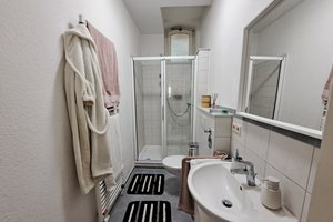 Renovierte 3-Zimmer-Wohnung mit Balkon und Dusche inkl. Altbaucharme in Bremerhaven-Lehe!