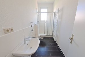 Erstbezug! Modernisierte 4-Zimmer-Wohnung mit Balkon und Dusche in Bremerhaven-Lehe!