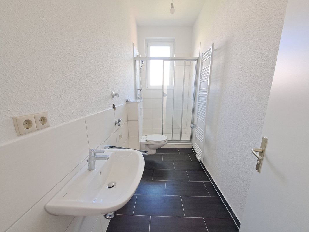 Erstbezug! Modernisierte 4-Zimmer-Wohnung mit Balkon und Dusche in Bremerhaven-Lehe!