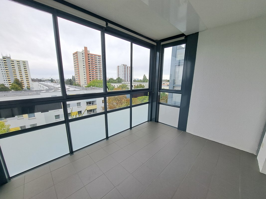 2-Zimmer-Wohnung mit Fahrstuhl und toller Aussicht in Bremerhaven-Lehe!