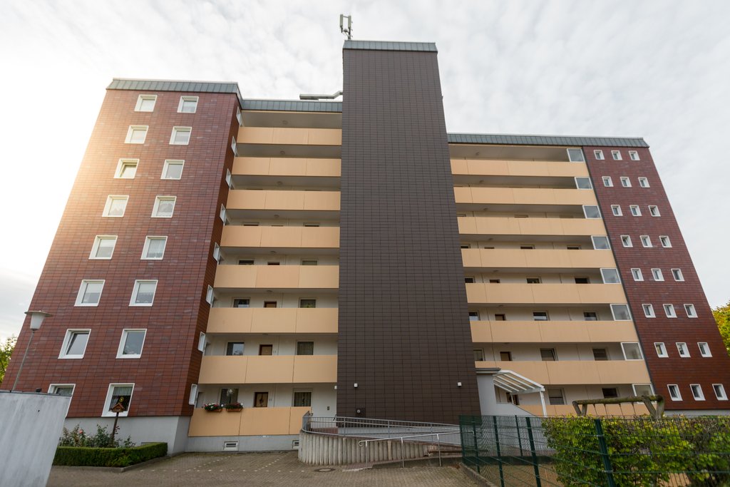 2-Zimmer-Wohnung mit Fahrstuhl und toller Aussicht in Bremerhaven-Lehe!