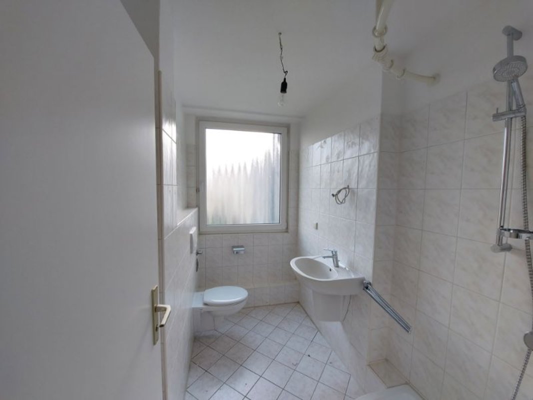 2-Zimmer-Wohnung mit Dusche und großem Balkon in Bremerhaven-Lehe!