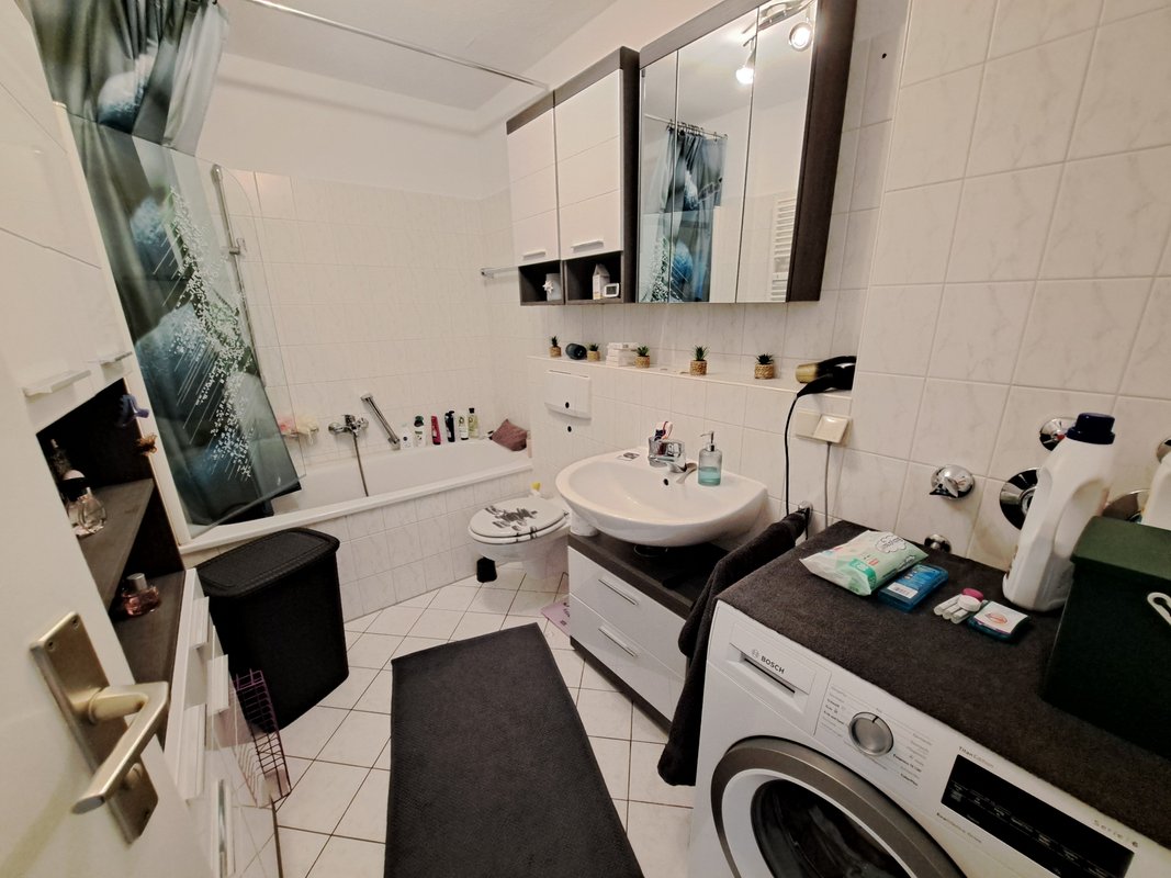 2-Zimmer-Wohnung Hochparterre mit Balkon in Bremerhaven-Lehe!