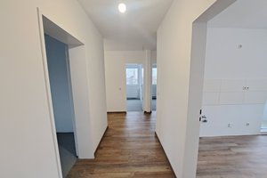 Frisch modernisierte 3 1/2-Zimmer-Wohnung mit Balkon in Bremerhaven-Lehe!