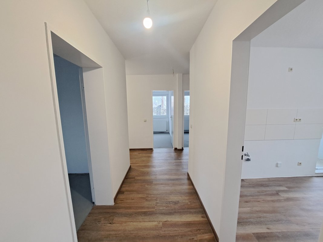 Frisch modernisierte 3 1/2-Zimmer-Wohnung mit Balkon in Bremerhaven-Lehe!