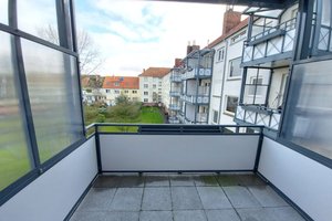 2-Zimmer-Wohnung mit Dusche und großem Balkon in Bremerhaven-Lehe!