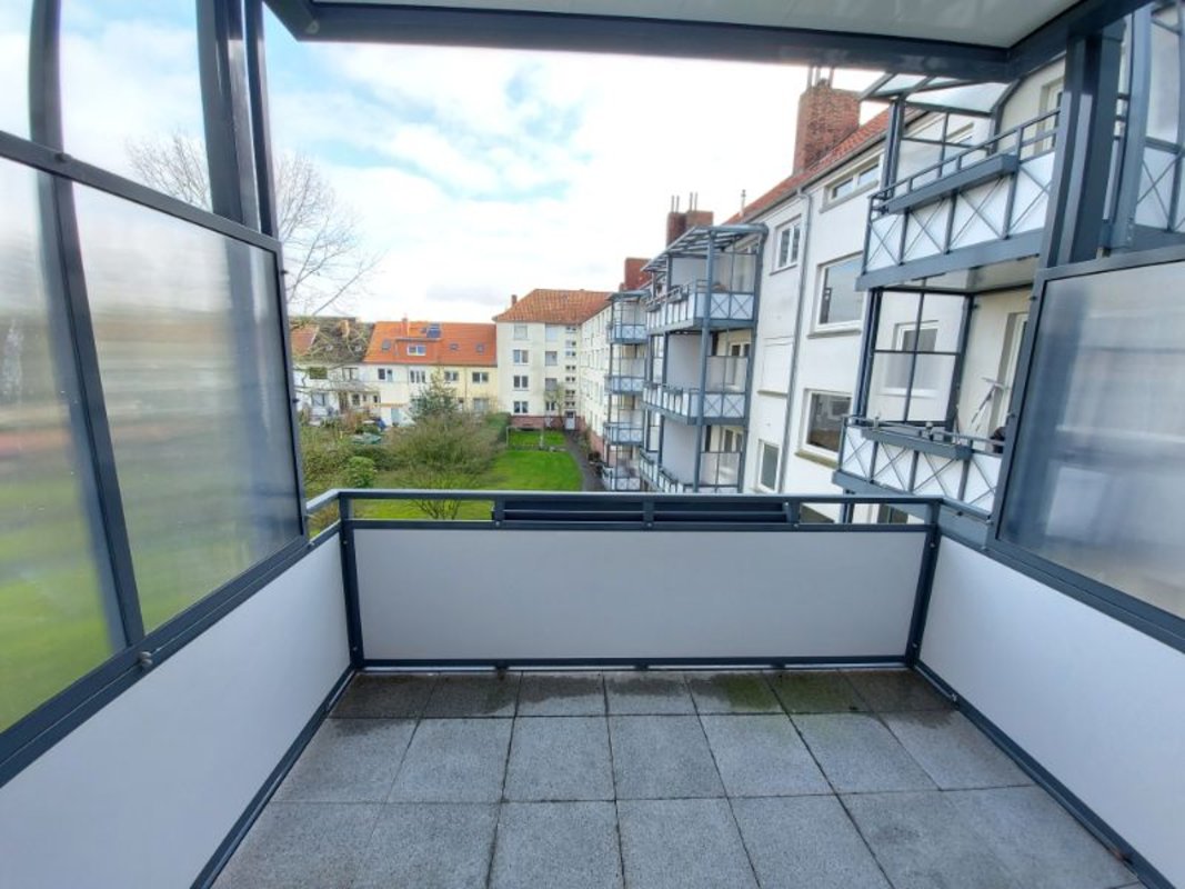 2-Zimmer-Wohnung mit Dusche und großem Balkon in Bremerhaven-Lehe!