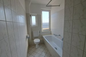 Große 4-Zimmer-Wohnung mit Balkon in Bremerhaven-Lehe!