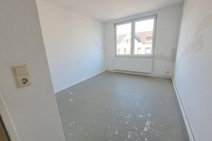 Große 4-Zimmer-Wohnung mit Balkon in Bremerhaven-Lehe!