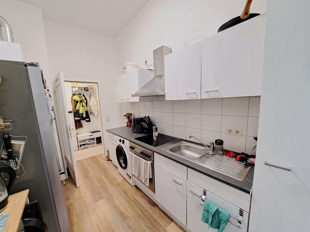 Renovierte 3-Zimmer-Wohnung mit Balkon und Dusche inkl. Altbaucharme in Bremerhaven-Lehe!
