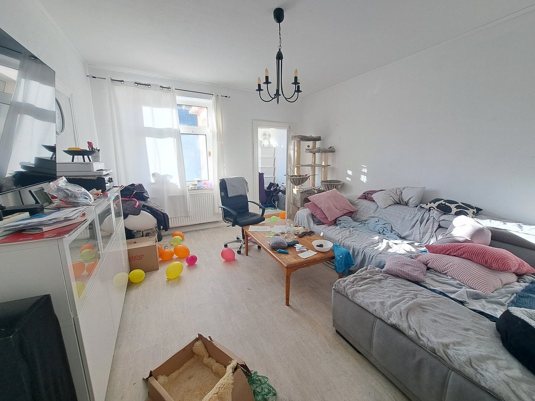Kleine 4-Zimmer-Wohnung mit Balkon in Bremerhaven-Geestemünde