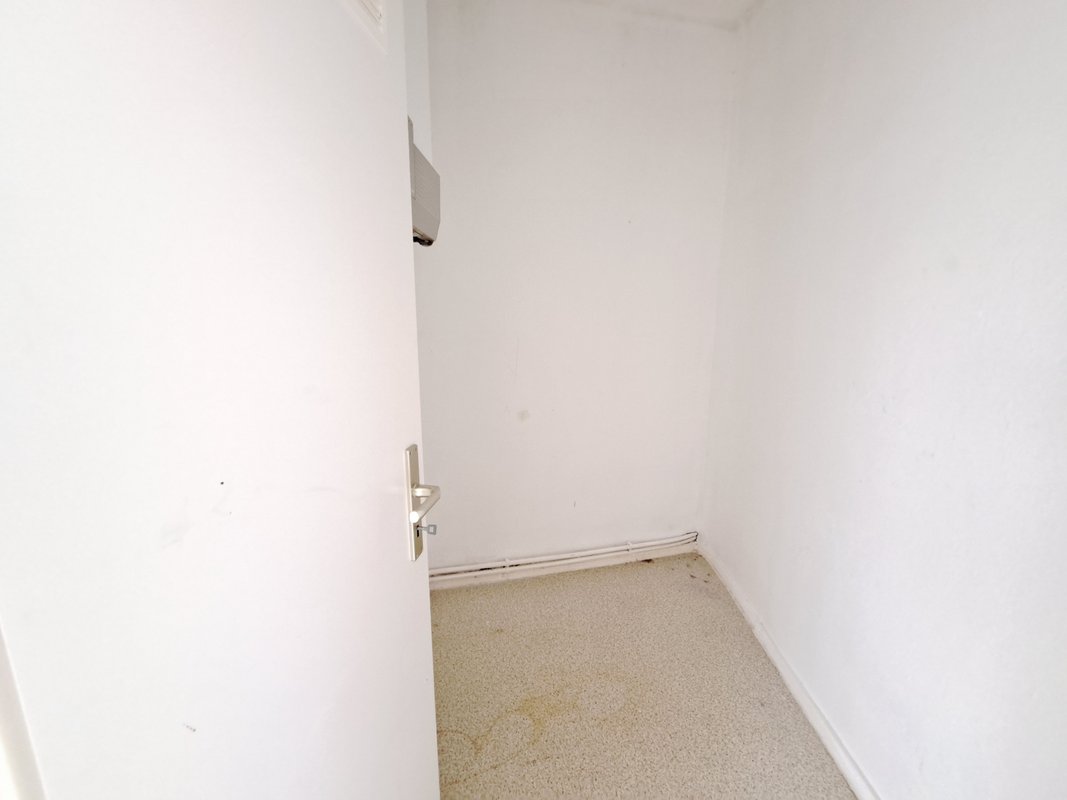 Große 4-Zimmer-Wohnung mit Balkon in Bremerhaven-Lehe!