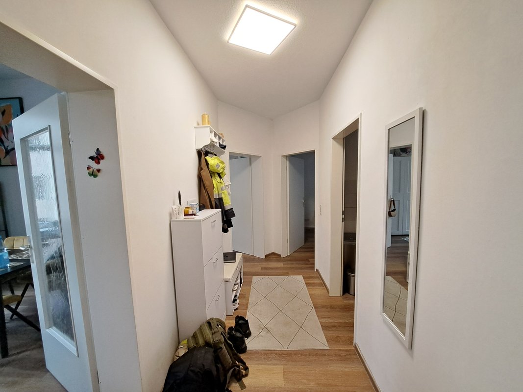 Renovierte 3-Zimmer-Wohnung mit Balkon und Dusche inkl. Altbaucharme in Bremerhaven-Lehe!