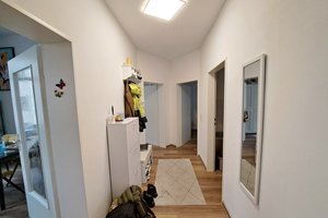 Renovierte 3-Zimmer-Wohnung mit Balkon und Dusche inkl. Altbaucharme in Bremerhaven-Lehe!