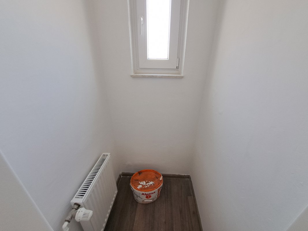Frisch renovierte große 3-Zimmer-Wohnung mit Balkon und Wannenbad in Bremerhaven!