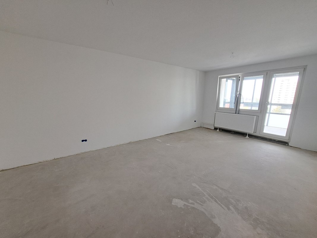 Mit Fahrstuhl, Hafenblick & verglastem Balkon! Renovierte 4-Zimmer-Wohnung in Bremerhaven-Lehe!