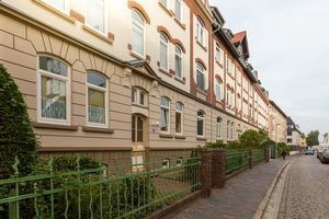 Renovierte 3-Zimmer-Wohnung mit Balkon und Dusche inkl. Altbaucharme in Bremerhaven-Lehe!