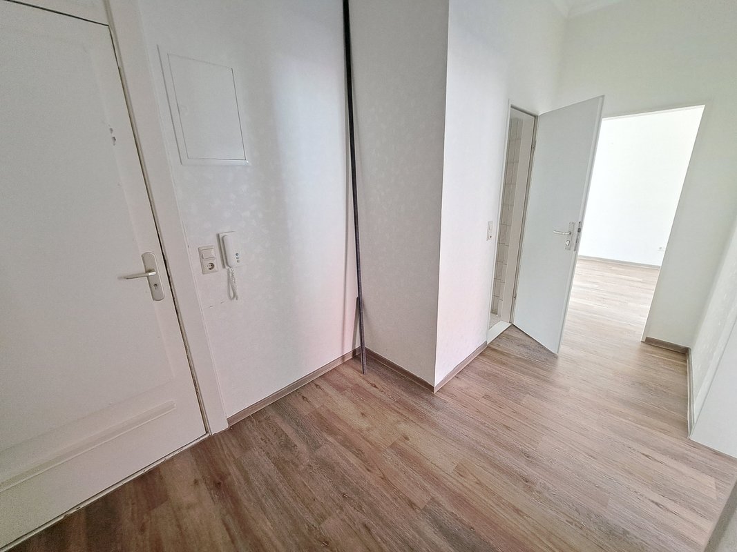 Kleine, gepflegte 2-Zimmer-Wohnung mit Balkon in Bremerhaven-Geestemünde