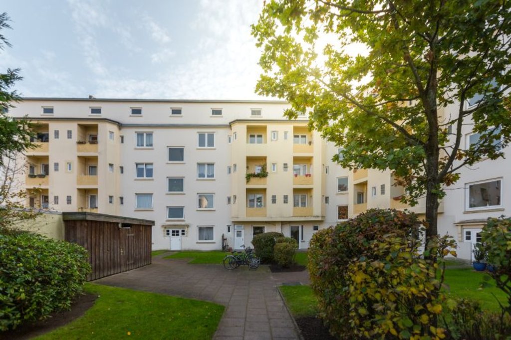 Große 3-Zimmer-Wohnung mit Balkon und Wannenbad in Bremerhaven!