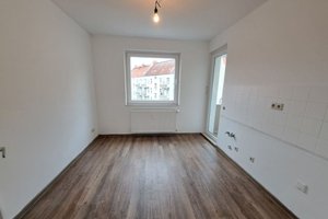 Helle 3-Zimmer-Wohnung in Bremerhaven mit Badewanne und Balkon!