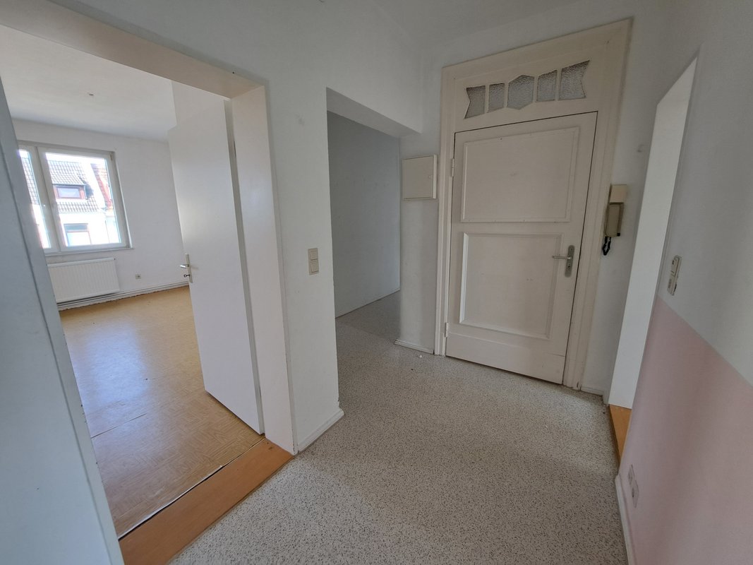 Große 4-Zimmer-Wohnung mit Balkon in Bremerhaven-Lehe!