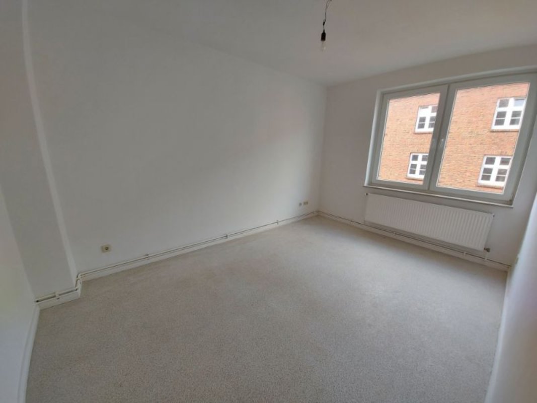 2-Zimmer-Wohnung mit Dusche und großem Balkon in Bremerhaven-Lehe!