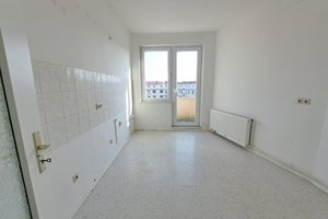 Große 4-Zimmer-Wohnung mit Balkon in Bremerhaven-Lehe!