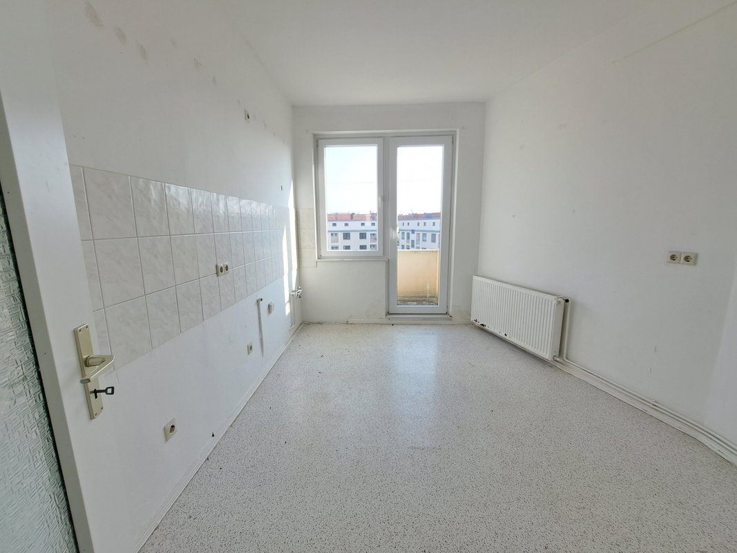 Große 4-Zimmer-Wohnung mit Balkon in Bremerhaven-Lehe!