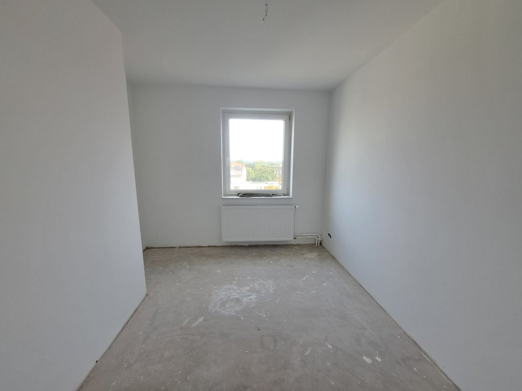 Mit Fahrstuhl, Hafenblick & verglastem Balkon! Renovierte 4-Zimmer-Wohnung in Bremerhaven-Lehe!