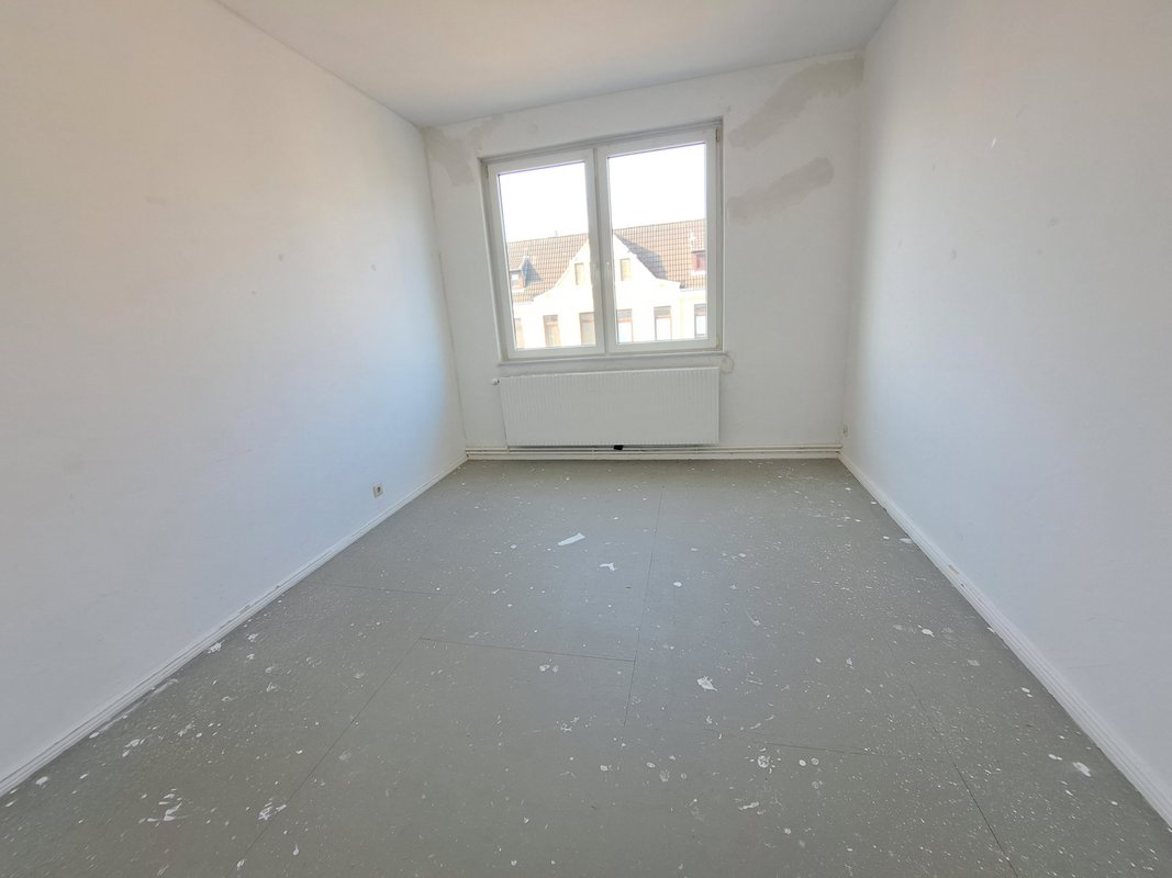 Große 4-Zimmer-Wohnung mit Balkon in Bremerhaven-Lehe!
