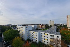 Mit Fahrstuhl, Hafenblick & verglastem Balkon! Renovierte 4-Zimmer-Wohnung in Bremerhaven-Lehe!