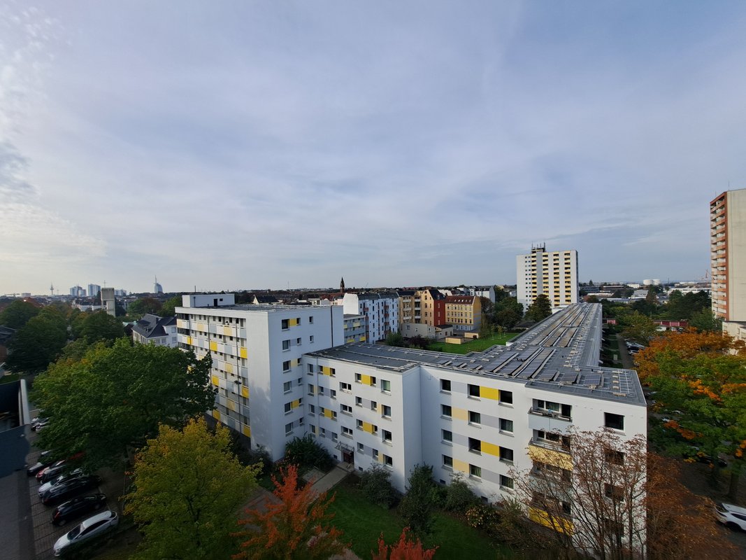 Mit Fahrstuhl, Hafenblick & verglastem Balkon! Renovierte 4-Zimmer-Wohnung in Bremerhaven-Lehe!