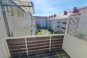 Kleine, gepflegte 2-Zimmer-Wohnung mit Balkon in Bremerhaven-Geestemünde