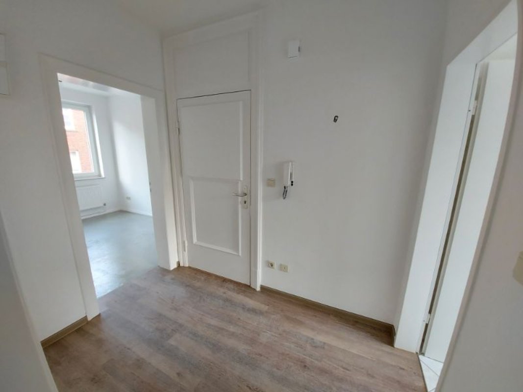 2-Zimmer-Wohnung mit Dusche und großem Balkon in Bremerhaven-Lehe!