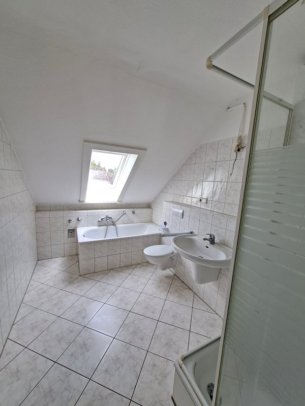 2-Zimmer-Wohnung mit Dusche und Badewanne in Bremerhaven-Lehe!
