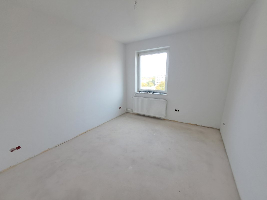 Mit Fahrstuhl, Hafenblick & verglastem Balkon! Renovierte 4-Zimmer-Wohnung in Bremerhaven-Lehe!