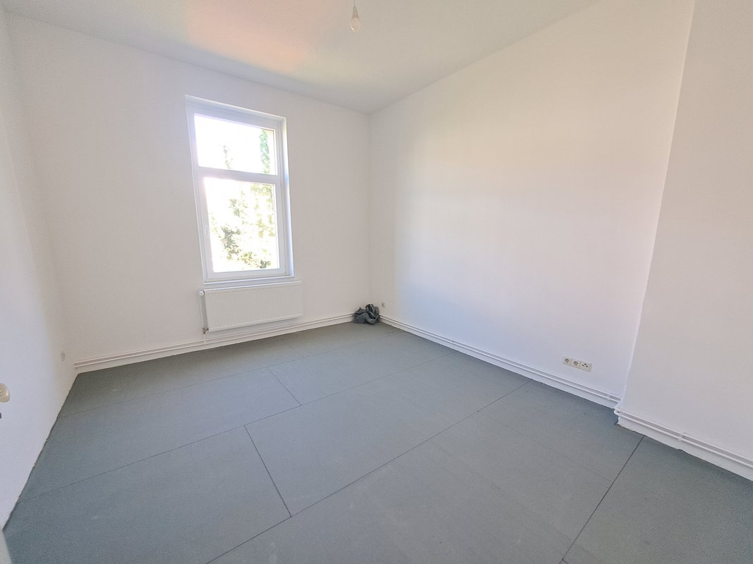 Erstbezug! Modernisierte 4-Zimmer-Wohnung mit Balkon und Dusche in Bremerhaven-Lehe!
