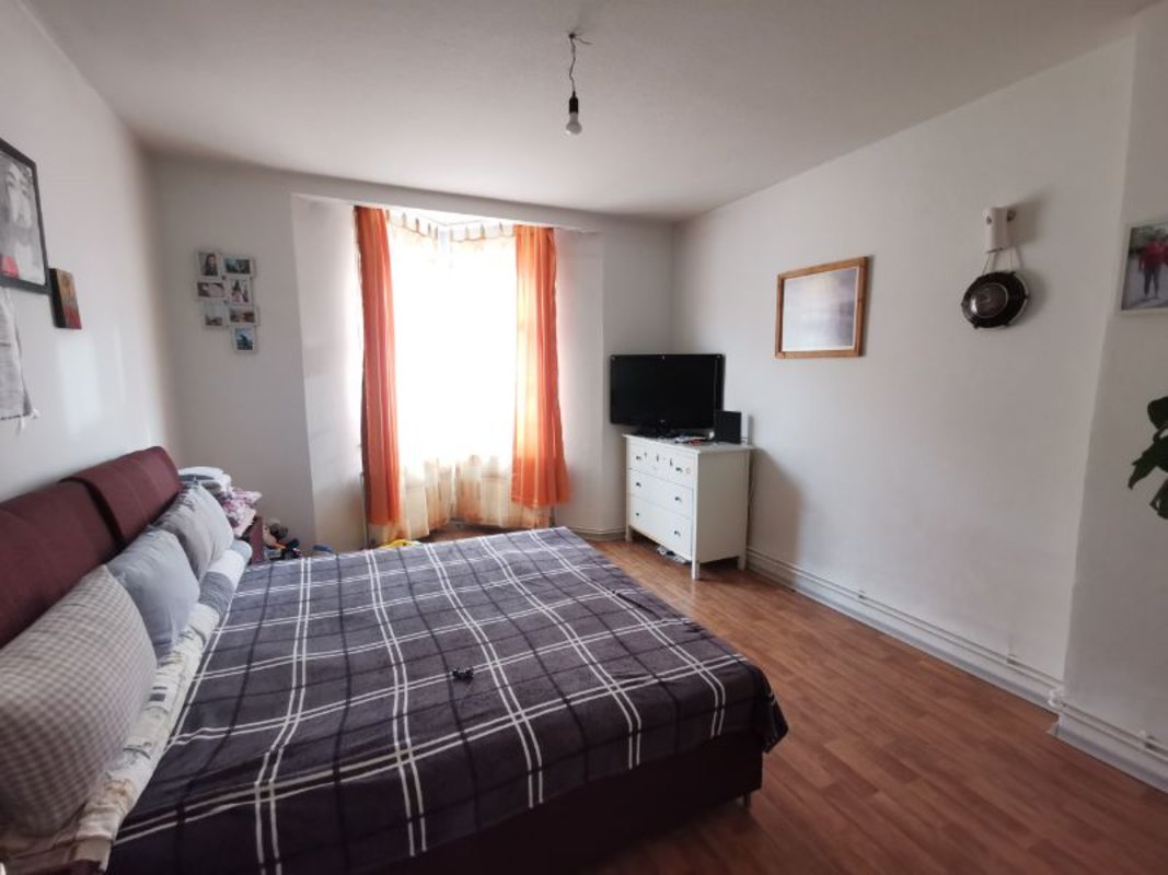 Große 3-Zimmer-Wohnung mit Balkon und Wannenbad in Bremerhaven!