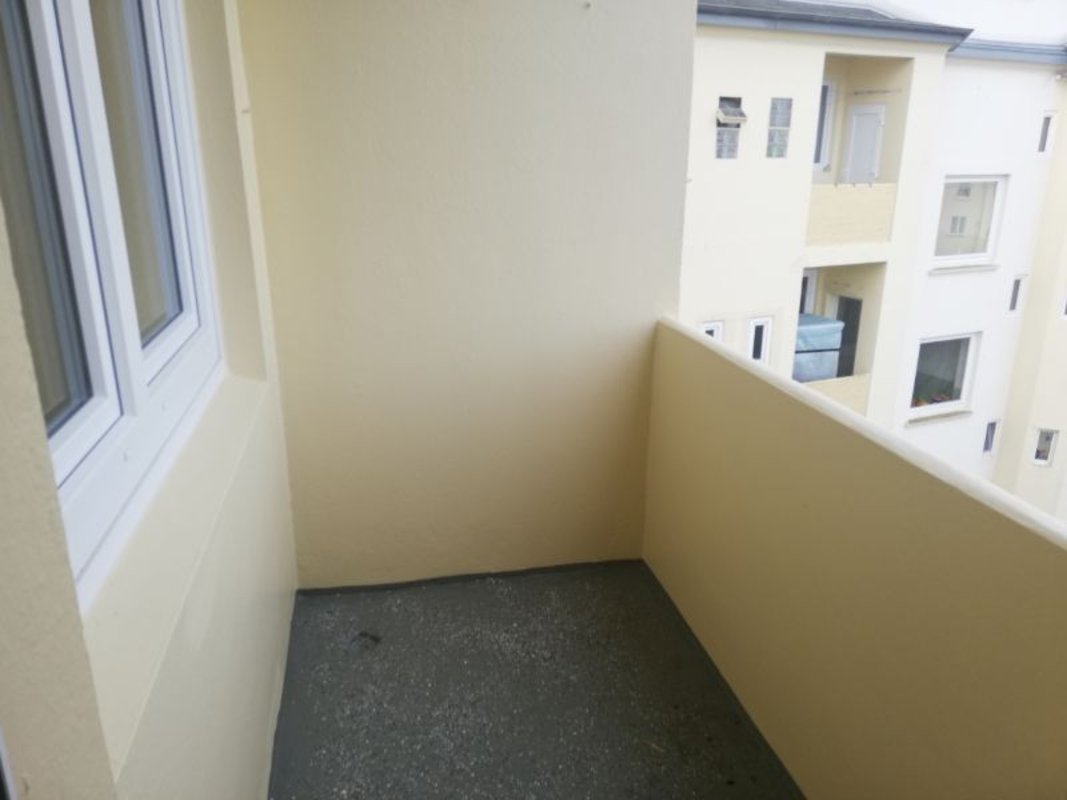Große 3-Zimmer-Wohnung mit Balkon und Wannenbad in Bremerhaven!