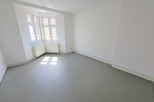 Frisch renovierte große 3-Zimmer-Wohnung mit Balkon und Wannenbad in Bremerhaven!