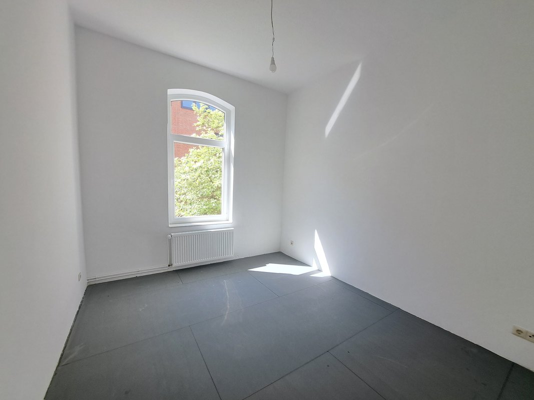 Erstbezug! Modernisierte 4-Zimmer-Wohnung mit Balkon und Dusche in Bremerhaven-Lehe!
