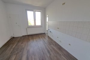 Frisch renovierte große 3-Zimmer-Wohnung mit Balkon und Wannenbad in Bremerhaven!