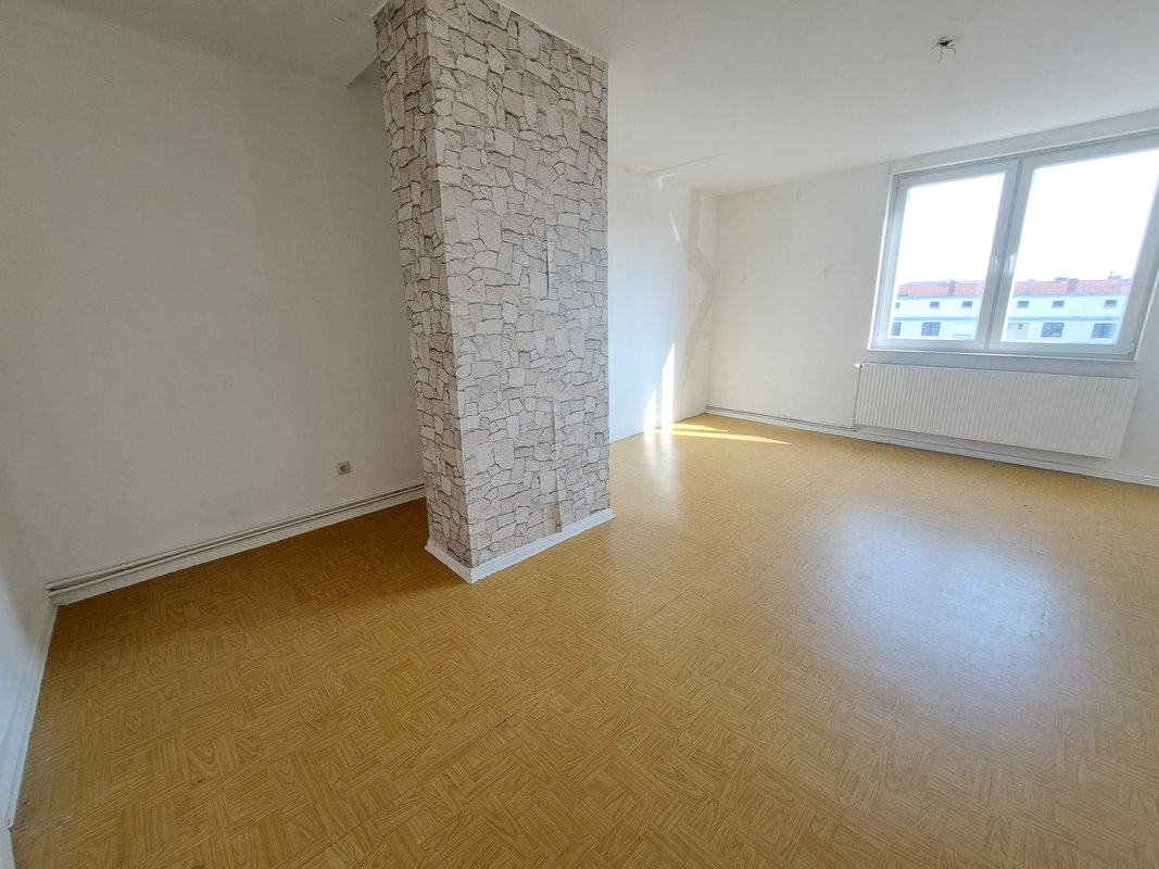 Große 4-Zimmer-Wohnung mit Balkon in Bremerhaven-Lehe!