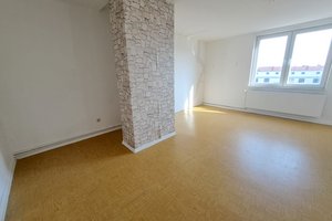 Große 4-Zimmer-Wohnung mit Balkon in Bremerhaven-Lehe!
